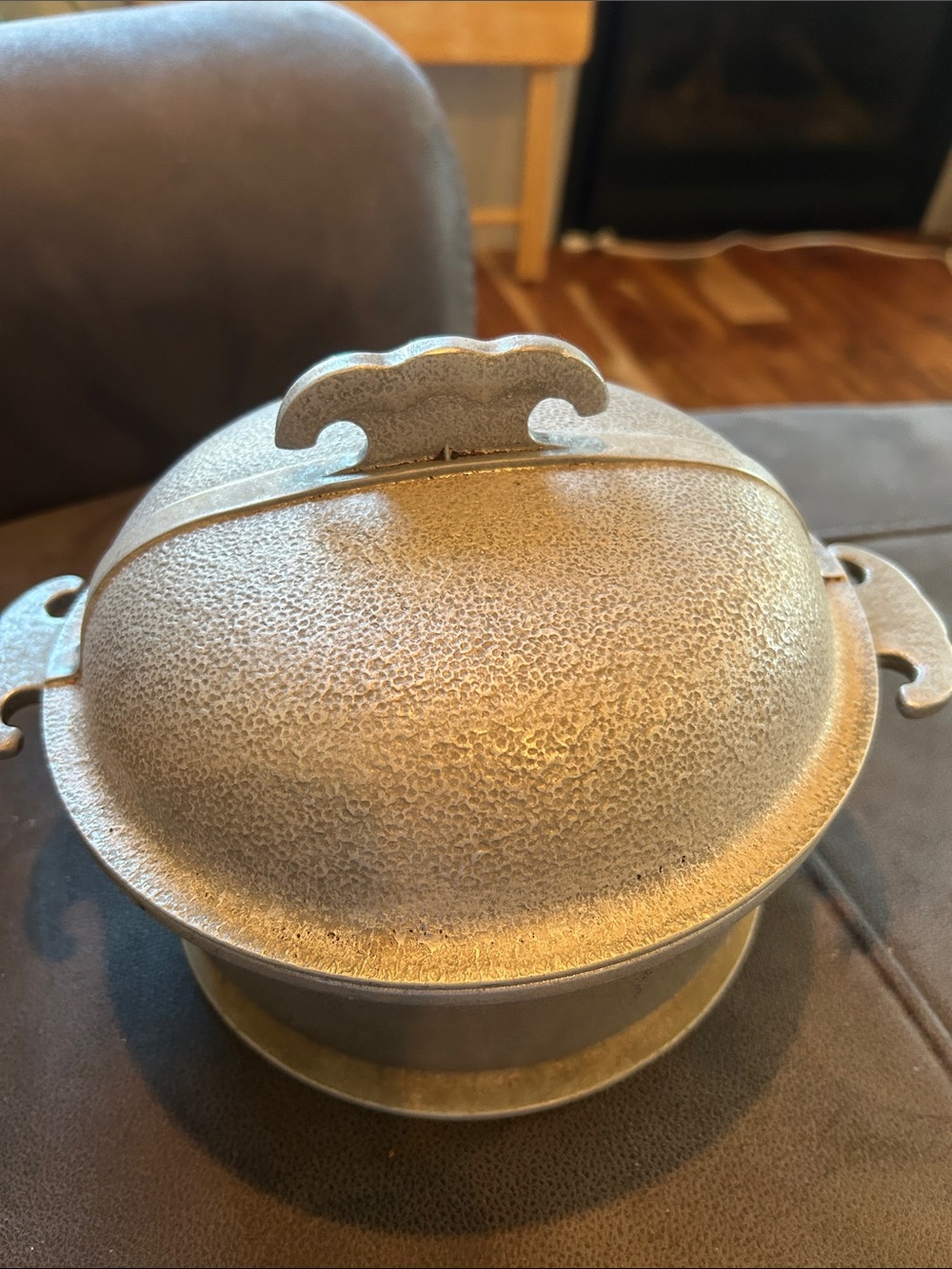 Vintage Guardian Service cast aluminum round casserole produced 1940.